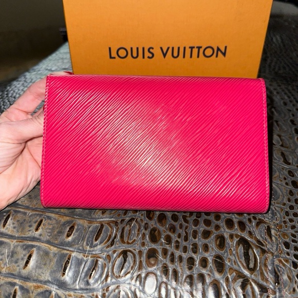 LOUIS VUITTON Epi Twist Chain Wallet Hot Pink - Picture 8 of 13